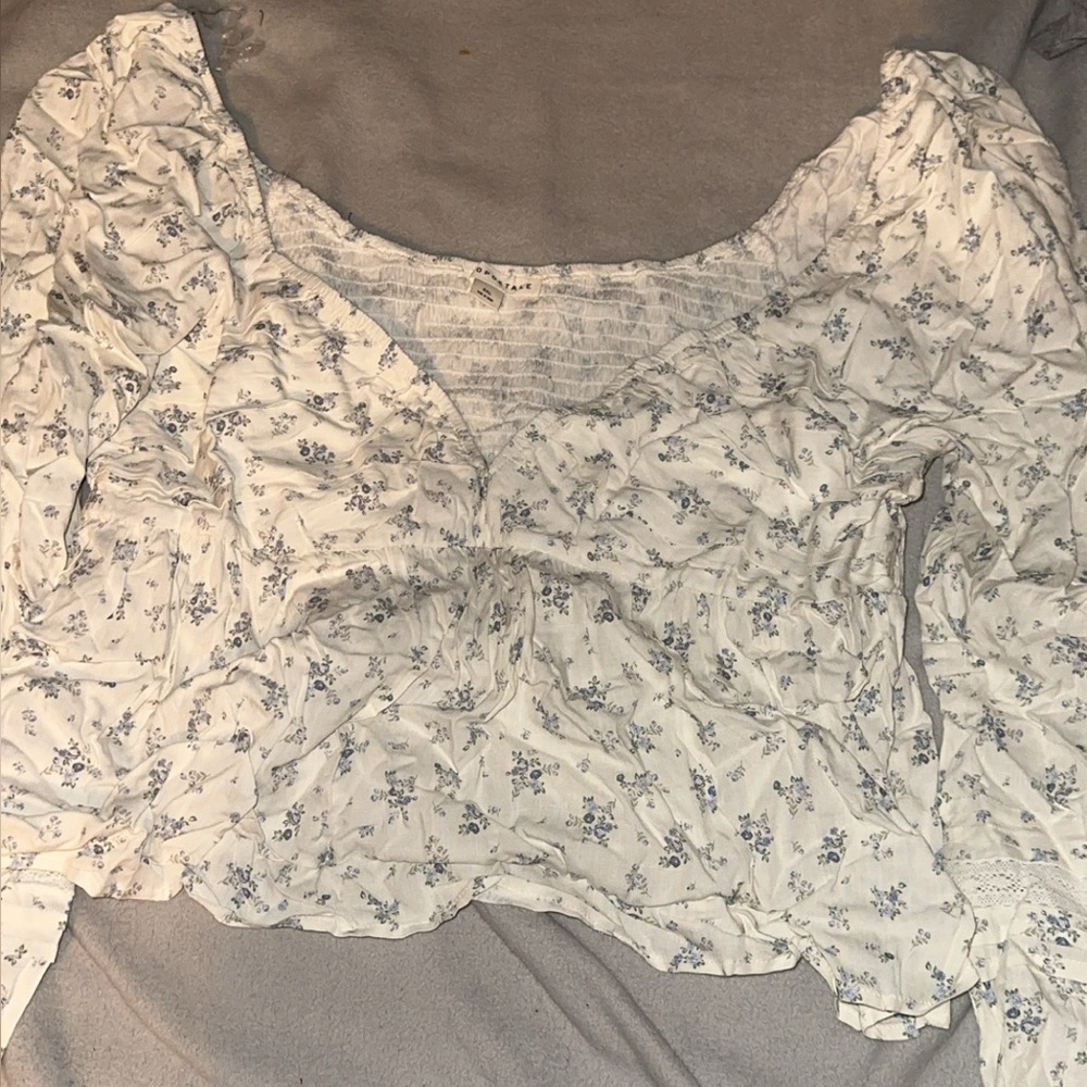 Aeropostale Floral White and Blue Women's babydoll Top